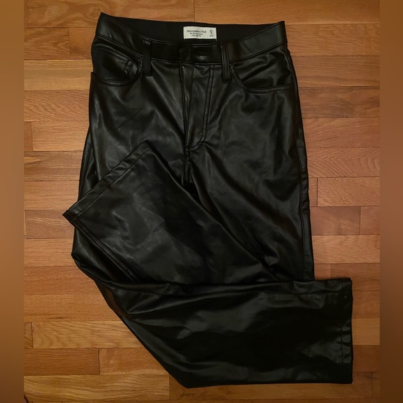 Abercrombie & Fitch 90s Ultra High Rise Relaxed Leather Jean (Long!) - Picture 2 of 5